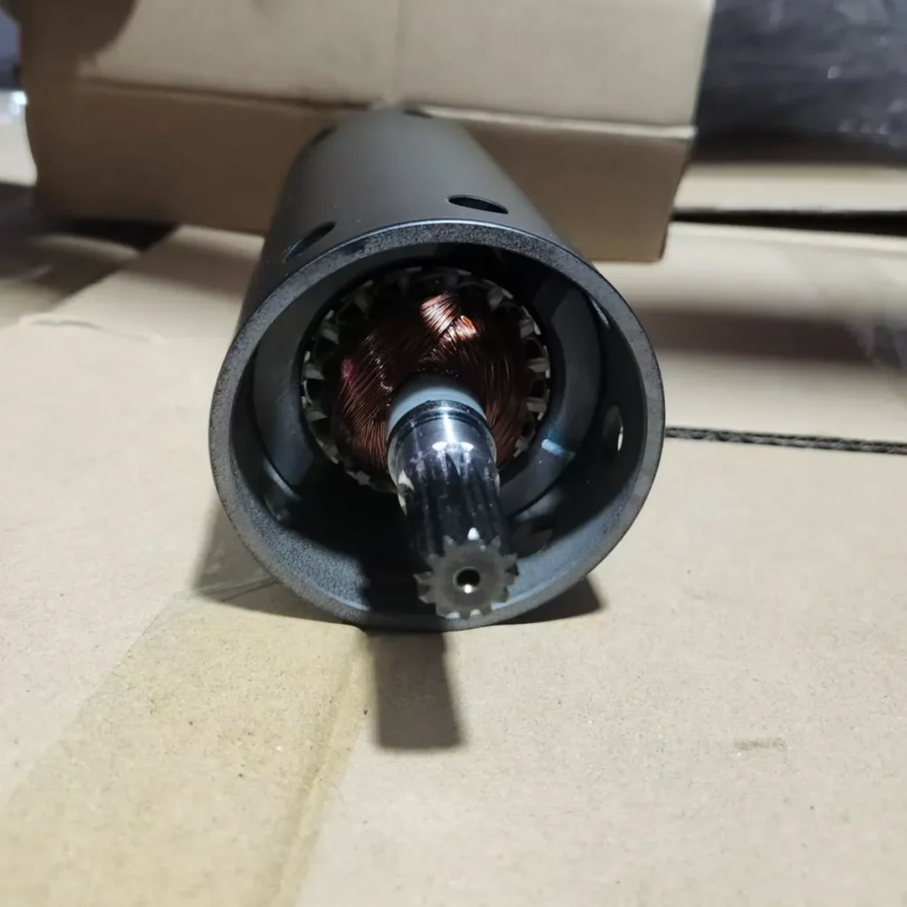 GuTuBao GTB-395 airless paint sprayer 1000W high-torque brushed motor, featuring pure copper coil and external brush design.