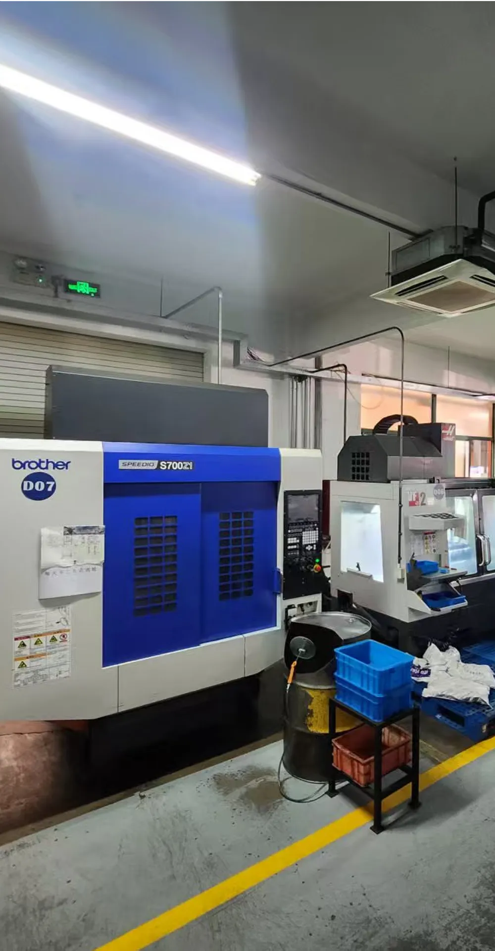 GuTuBao factory production line assembling professional airless paint sprayers and industrial coating equipment.